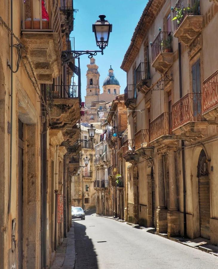 Guest House Al Viale Caltagirone Bagian luar foto